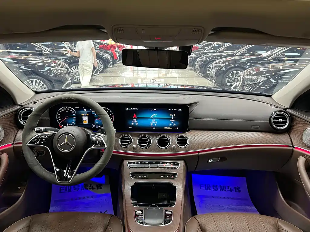 Mercedes-Benz E-Class — миниатюра 14