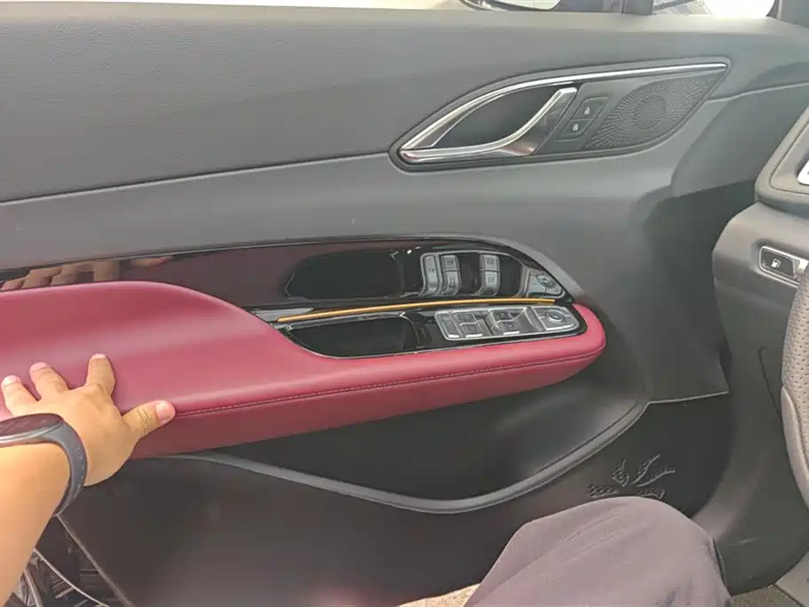 Hongqi HS3 PHEV 2024 115km