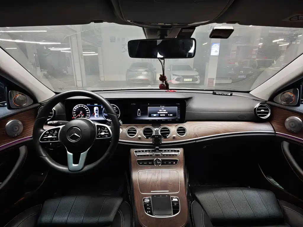 Mercedes-Benz E-Class — миниатюра 4