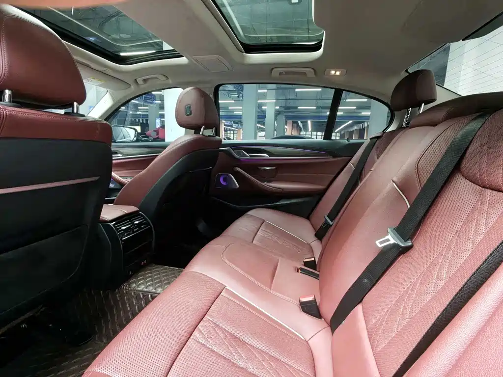 BMW 5 Series — миниатюра 6