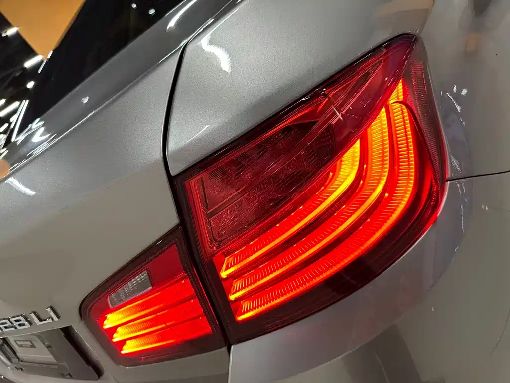BMW 5 Series — миниатюра 15