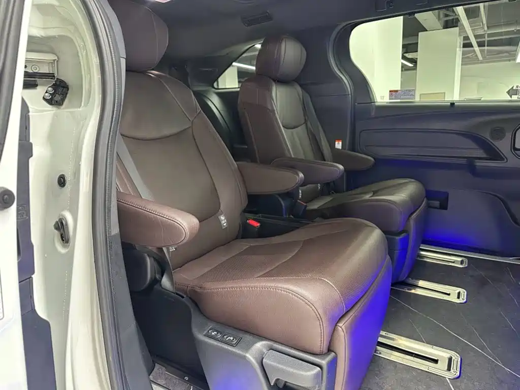 Toyota Granvia — миниатюра 6