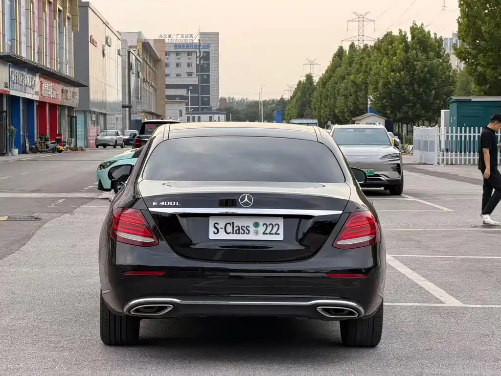 Mercedes-Benz E-Class — миниатюра 8