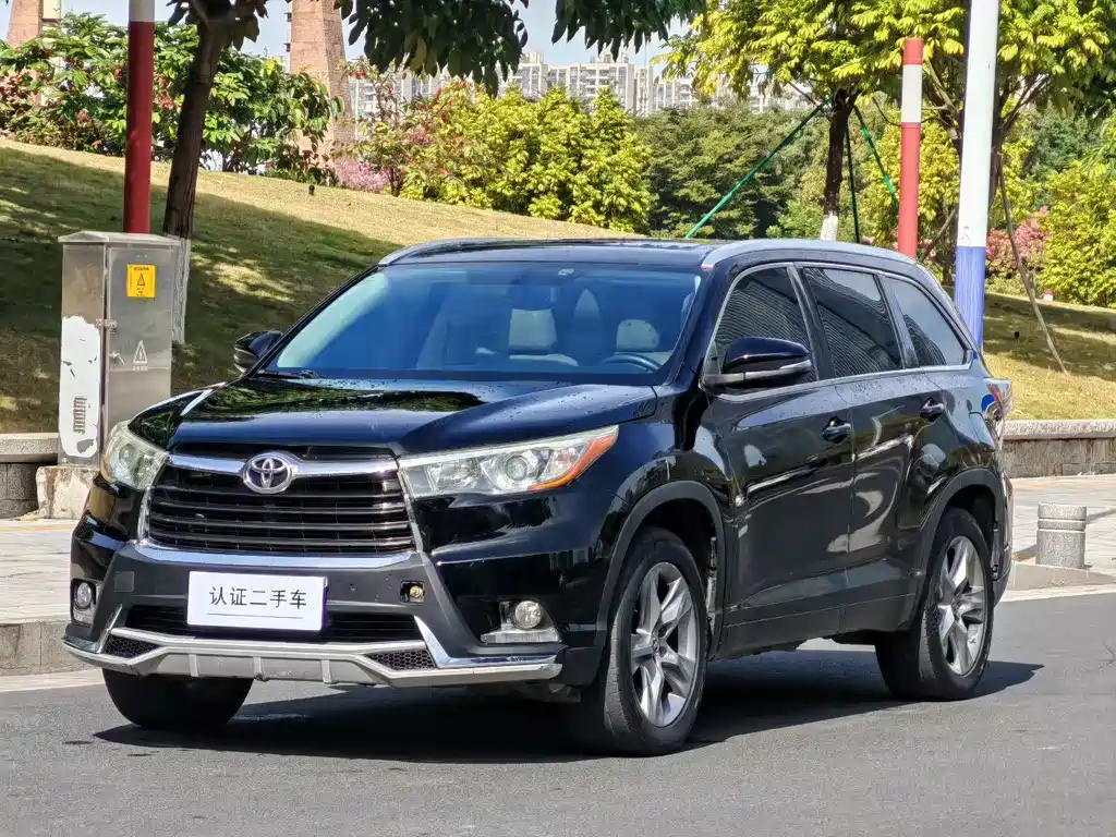 TOYOTA HIGHLANDER