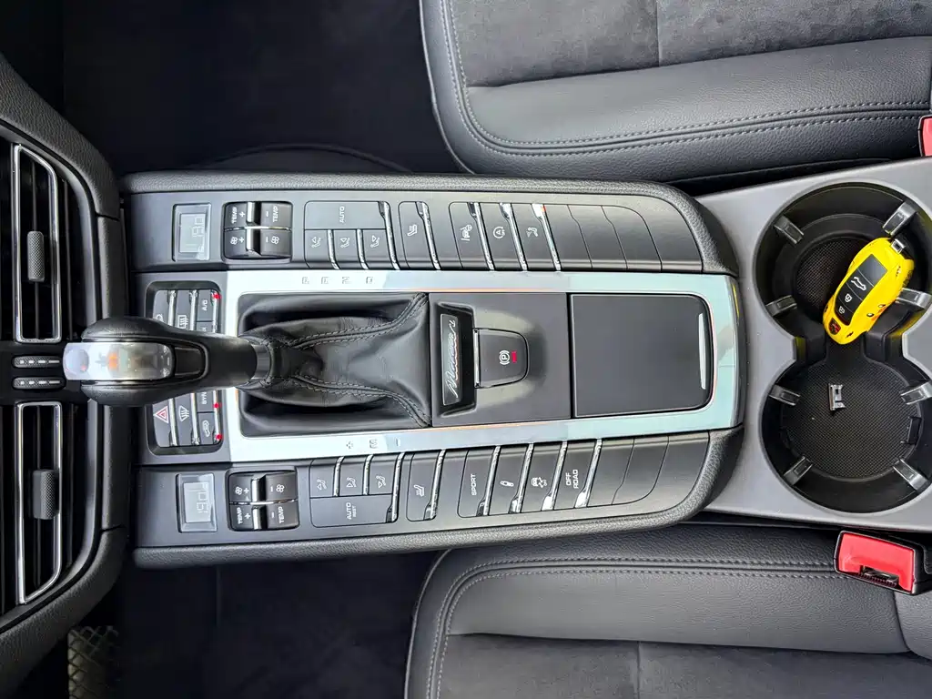 Porsche Macan — миниатюра 13