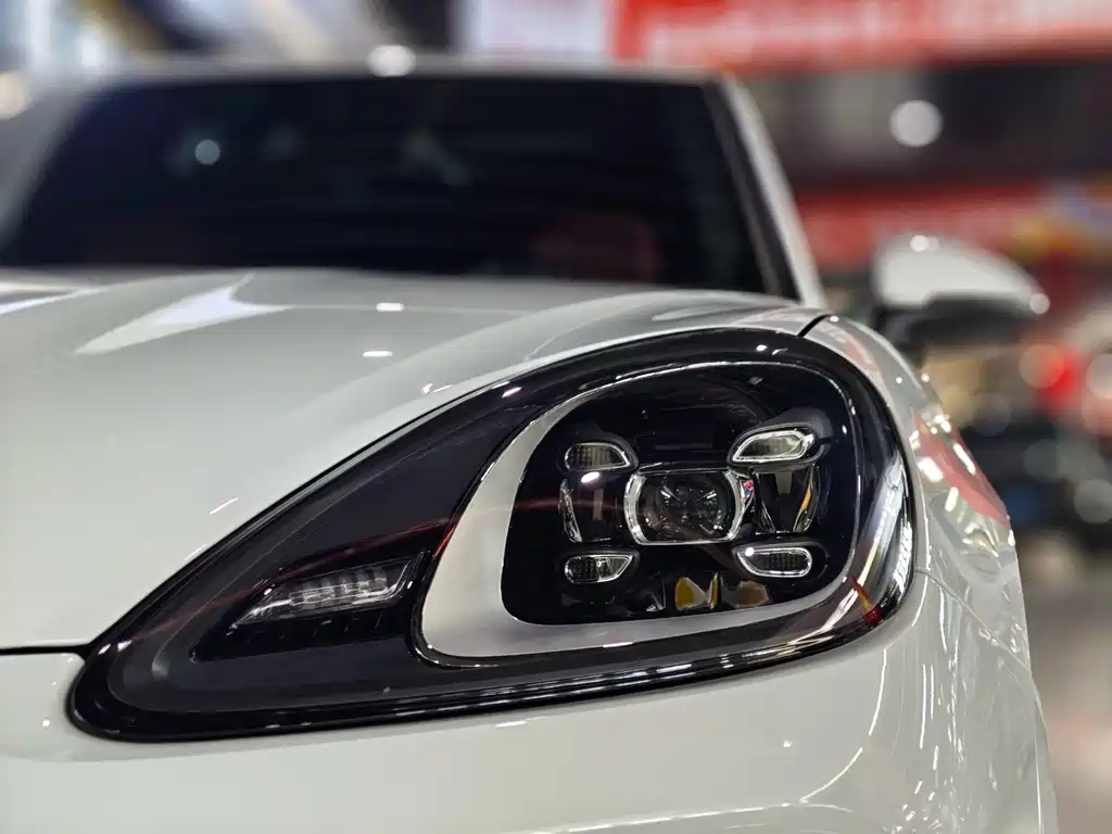 Porsche Cayenne — миниатюра 3