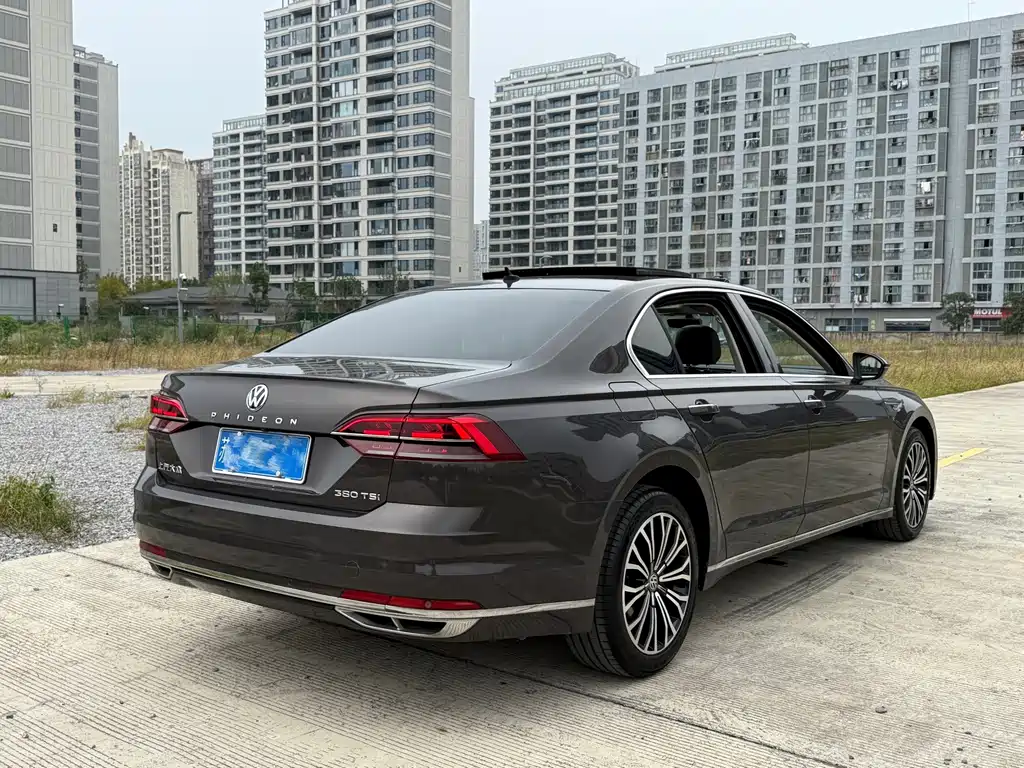 Volkswagen Phideon — миниатюра 6