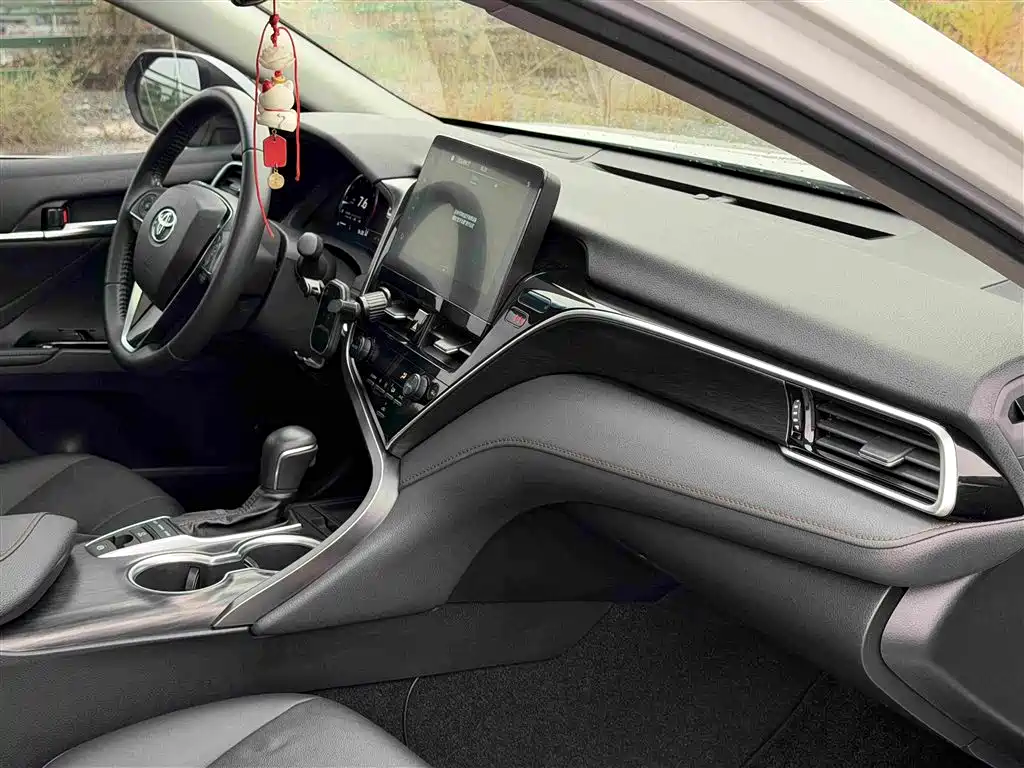 Toyota Camry — миниатюра 12