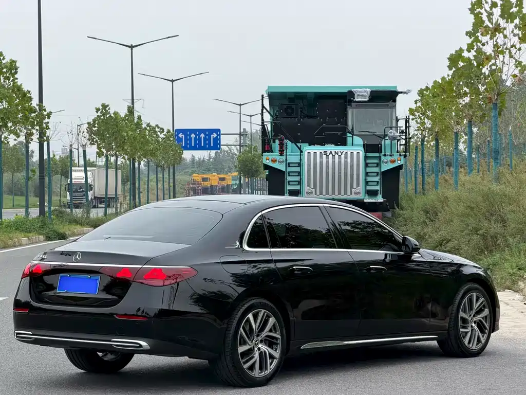 Mercedes-Benz E-Class — миниатюра 13