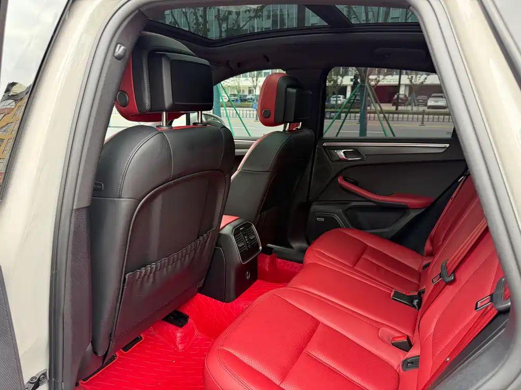 Porsche Macan — миниатюра 12