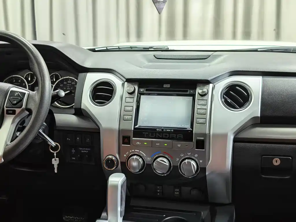 Toyota Tundra 2015 5.7L AT