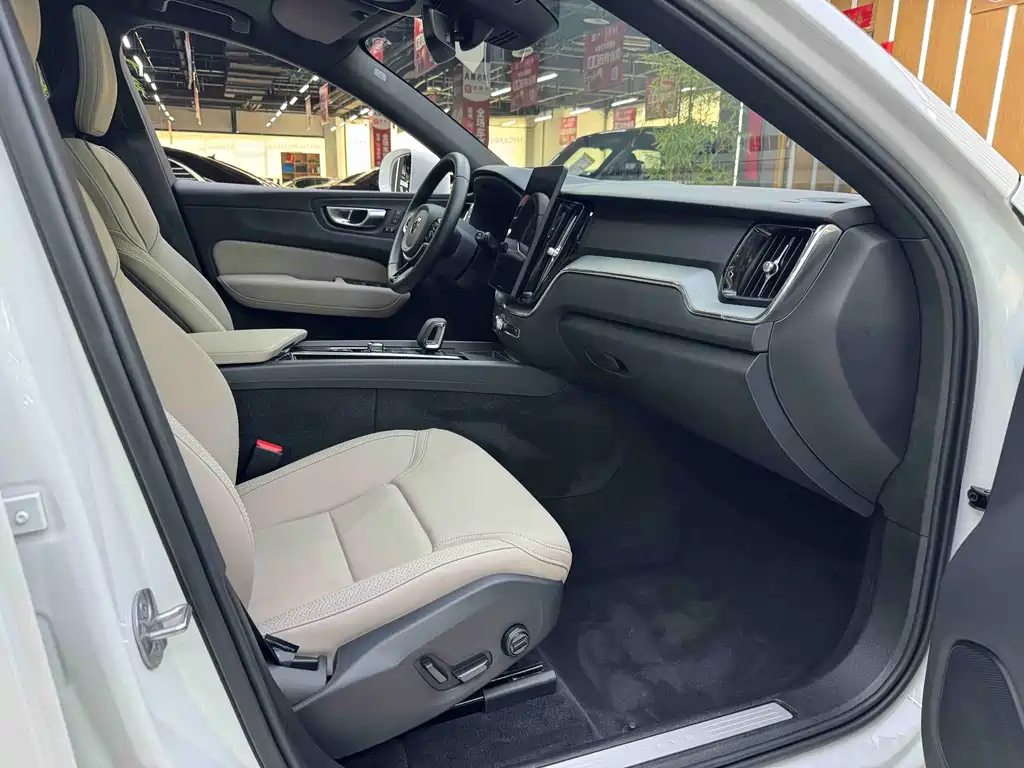 Volvo XC60 — миниатюра 5