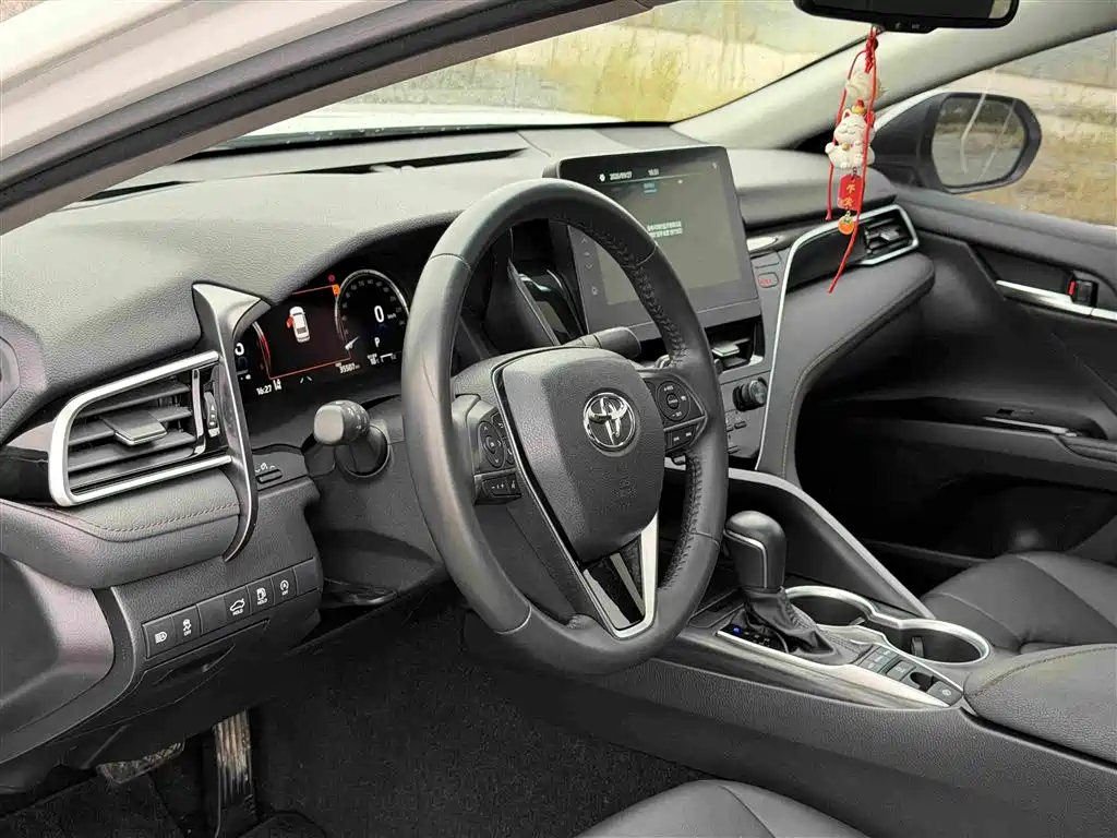 Toyota Camry — миниатюра 11