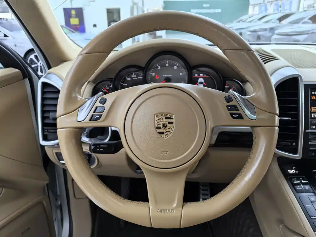 Porsche Cayenne — миниатюра 8