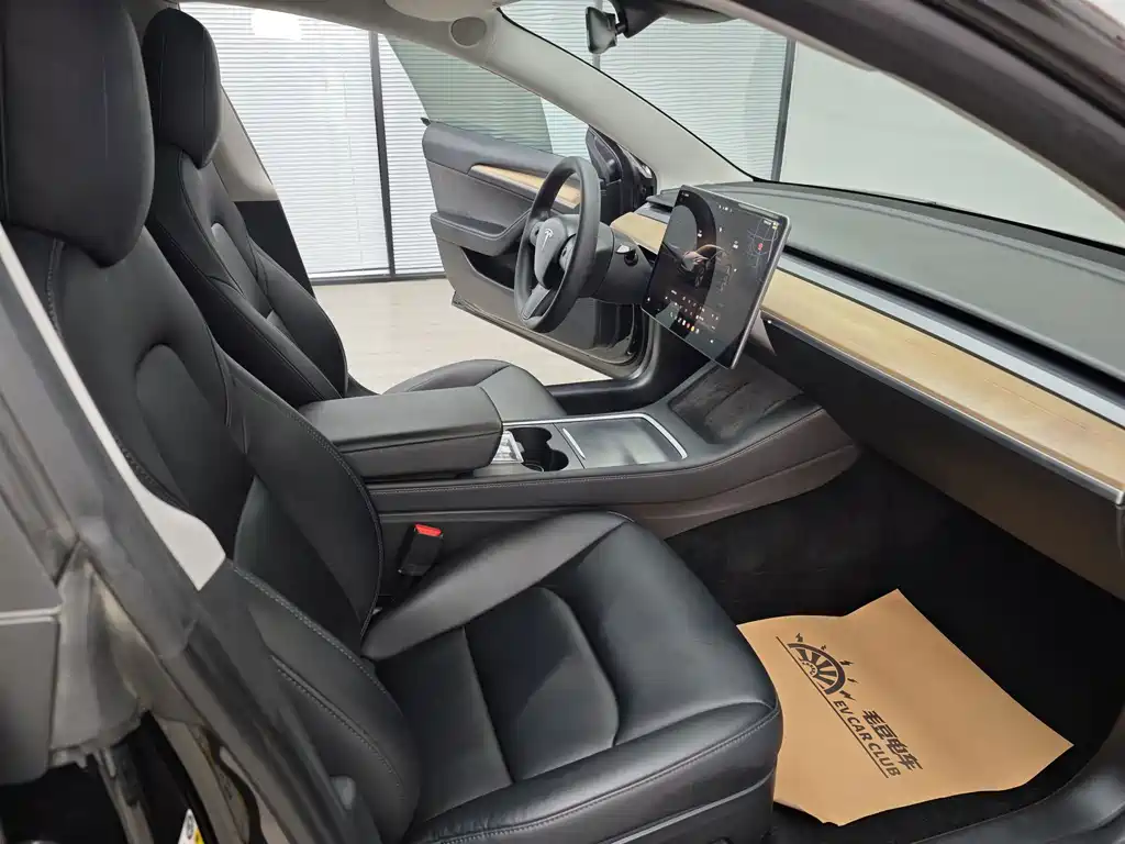 Tesla Model 3 — миниатюра 11