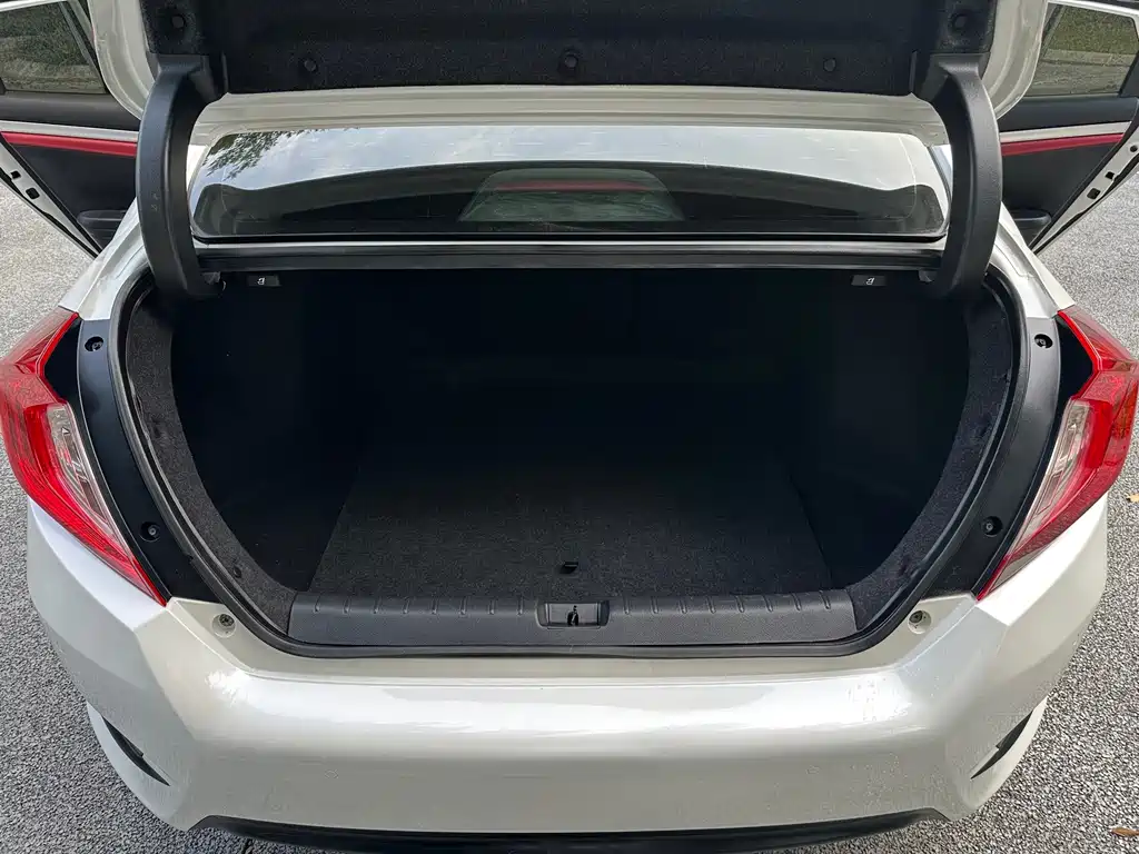 Honda Civic — миниатюра 12