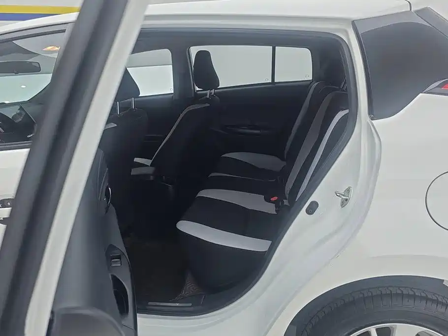 Toyota Yaris L — миниатюра 11