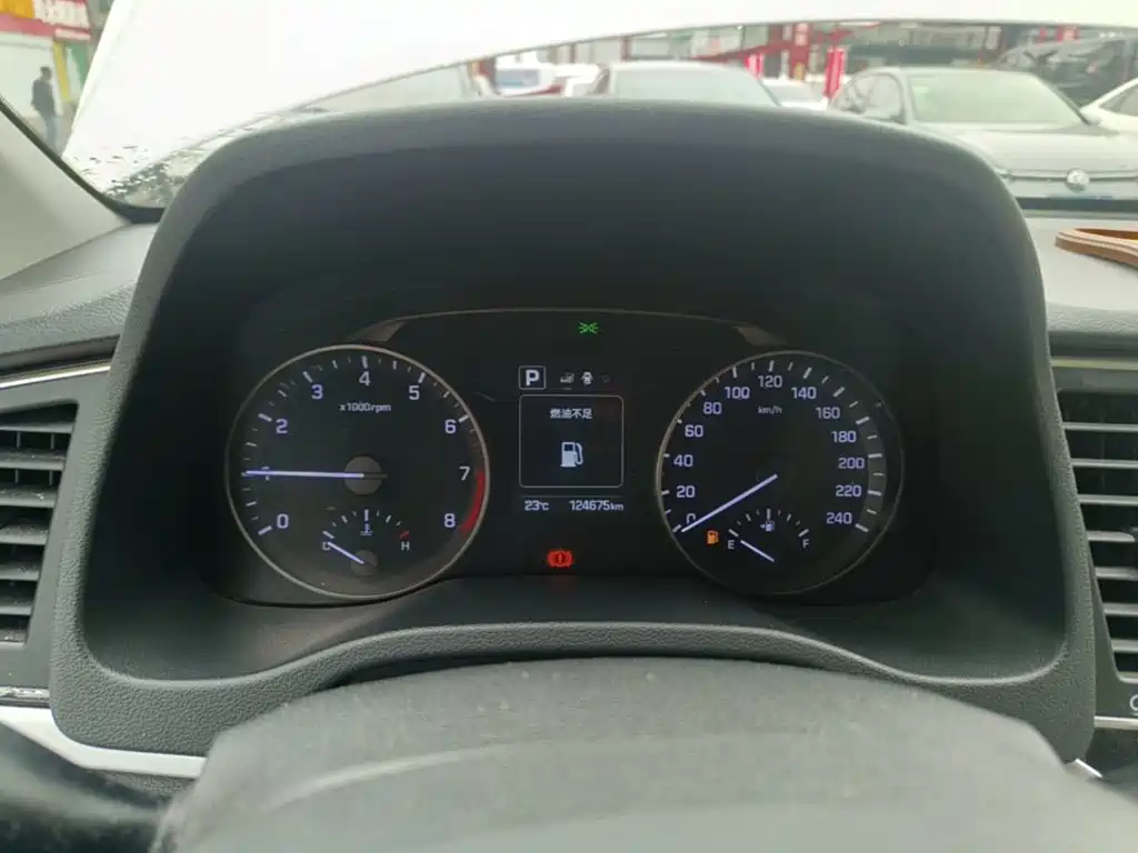 Hyundai Elantra — миниатюра 12