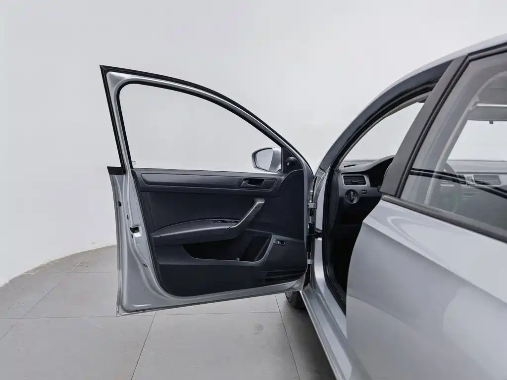 Volkswagen Santana — миниатюра 8