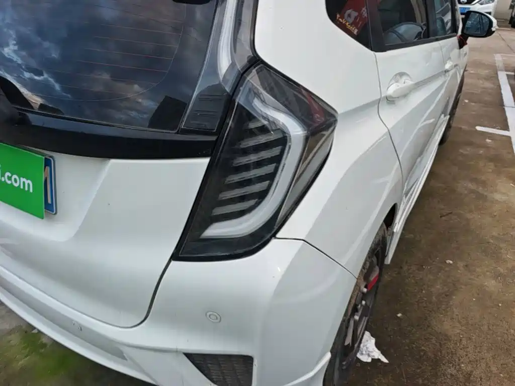 Honda Fit — миниатюра 8