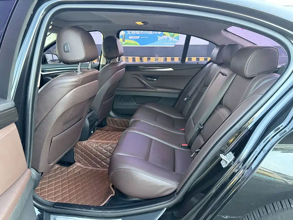 BMW 5 Series — миниатюра 10
