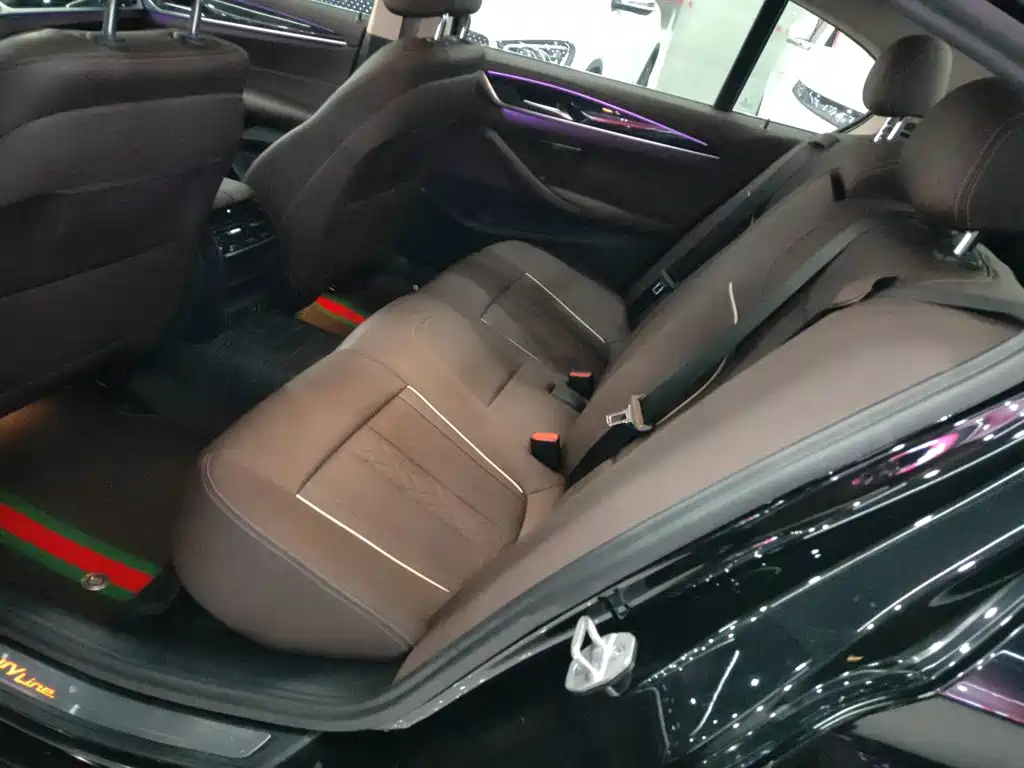 BMW 5 Series — миниатюра 13
