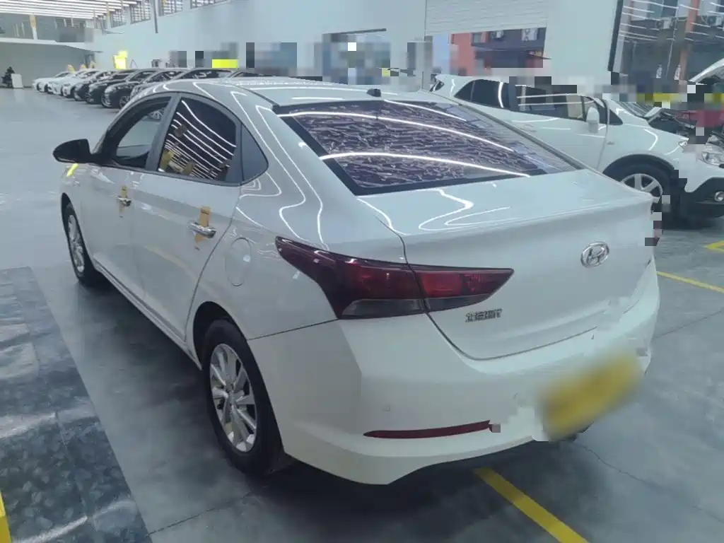 Hyundai Verna — миниатюра 5