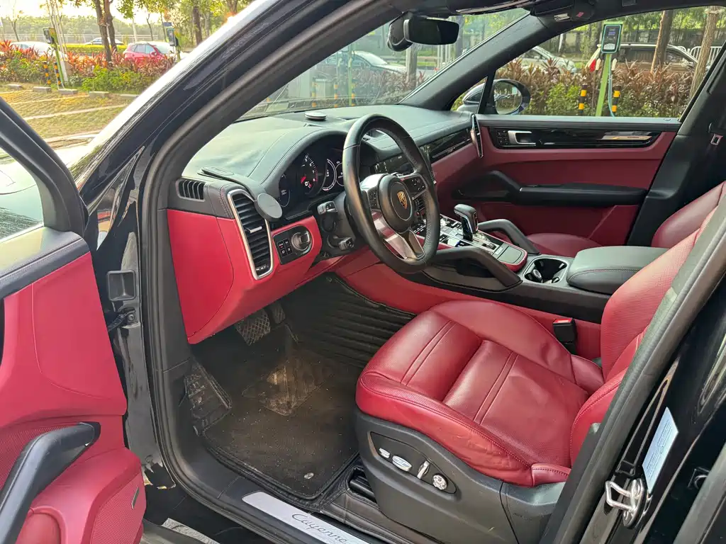 Porsche Cayenne — миниатюра 5