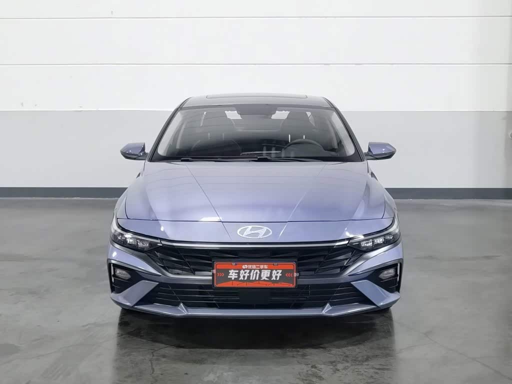 Hyundai Elantra 1.5 л 2024 г. Голубой, пробег 11200 км