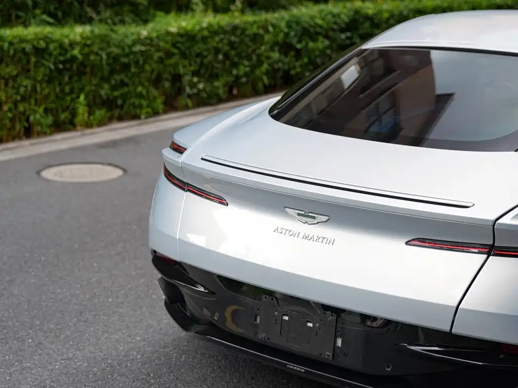 Aston Martin DB11 — миниатюра 5