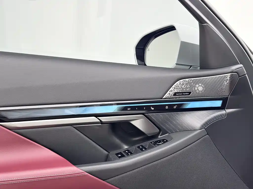 BMW 5 Series — миниатюра 15