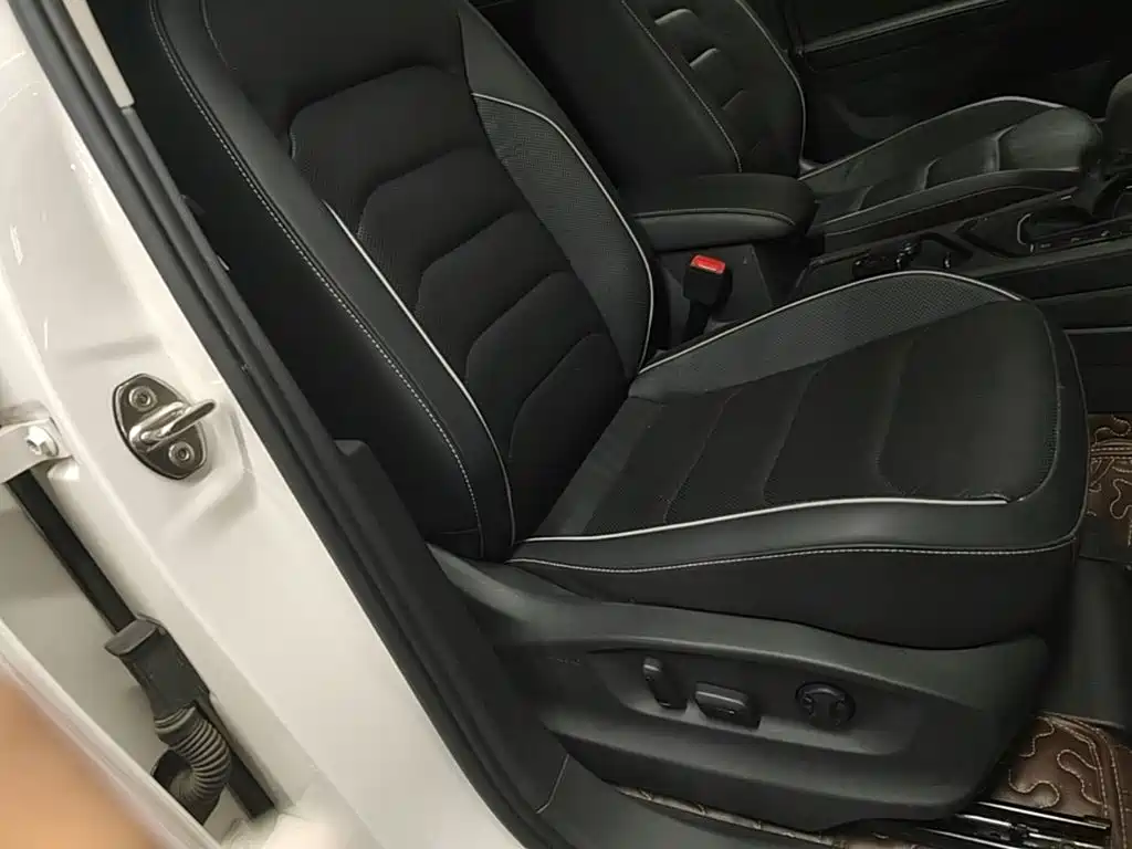 Volkswagen Tiguan L — миниатюра 25