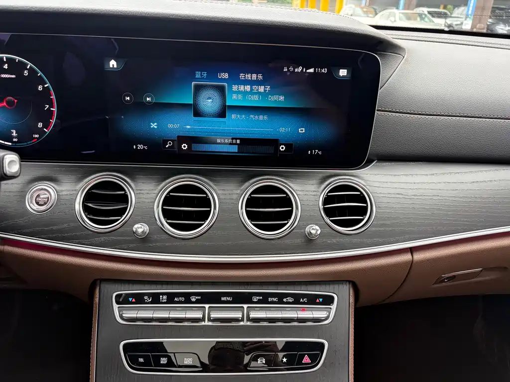 Mercedes-Benz E-Class — миниатюра 16