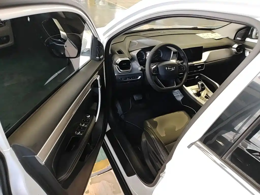 Geely Binyue — миниатюра 16