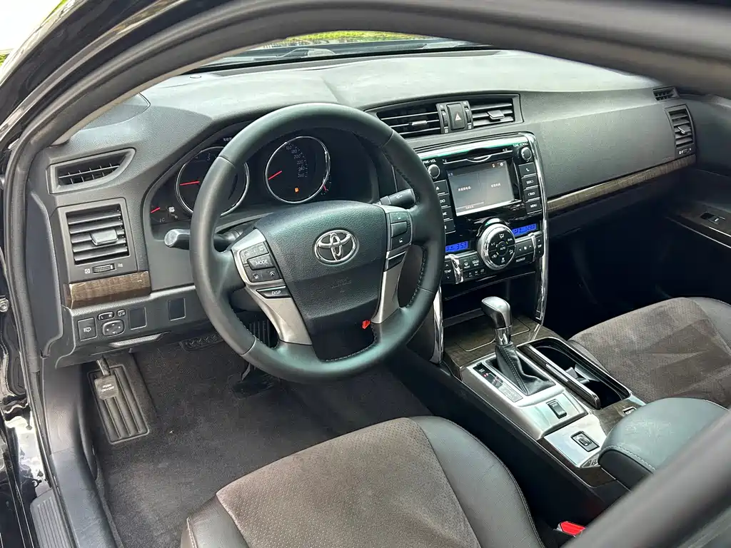 Toyota Reiz — миниатюра 11