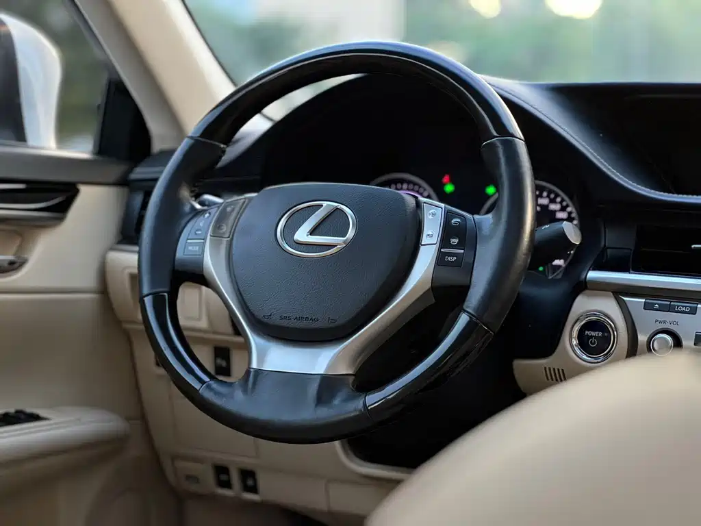 Lexus ES — миниатюра 5