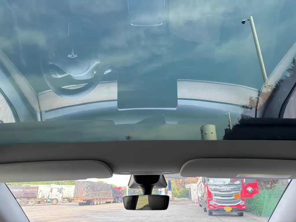 Tesla Model Y — миниатюра 14
