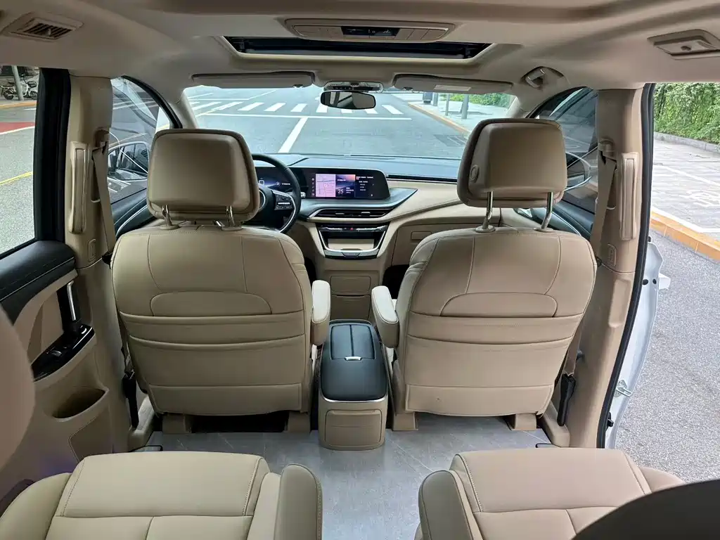 Buick GL8 — миниатюра 8