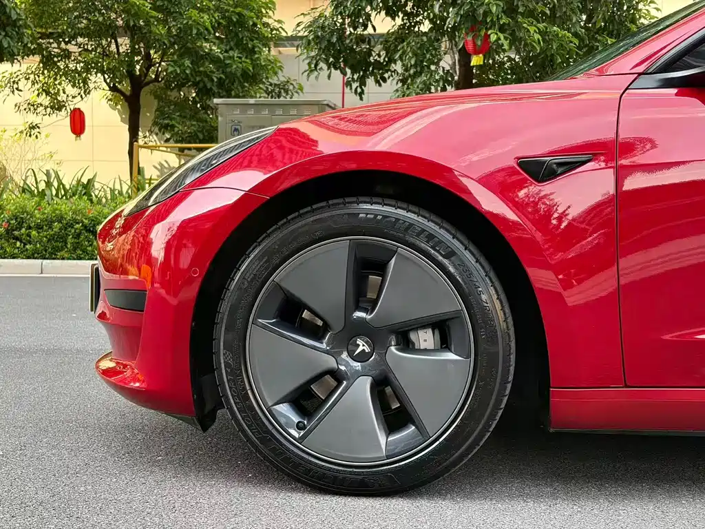 Tesla Model 3 — миниатюра 4
