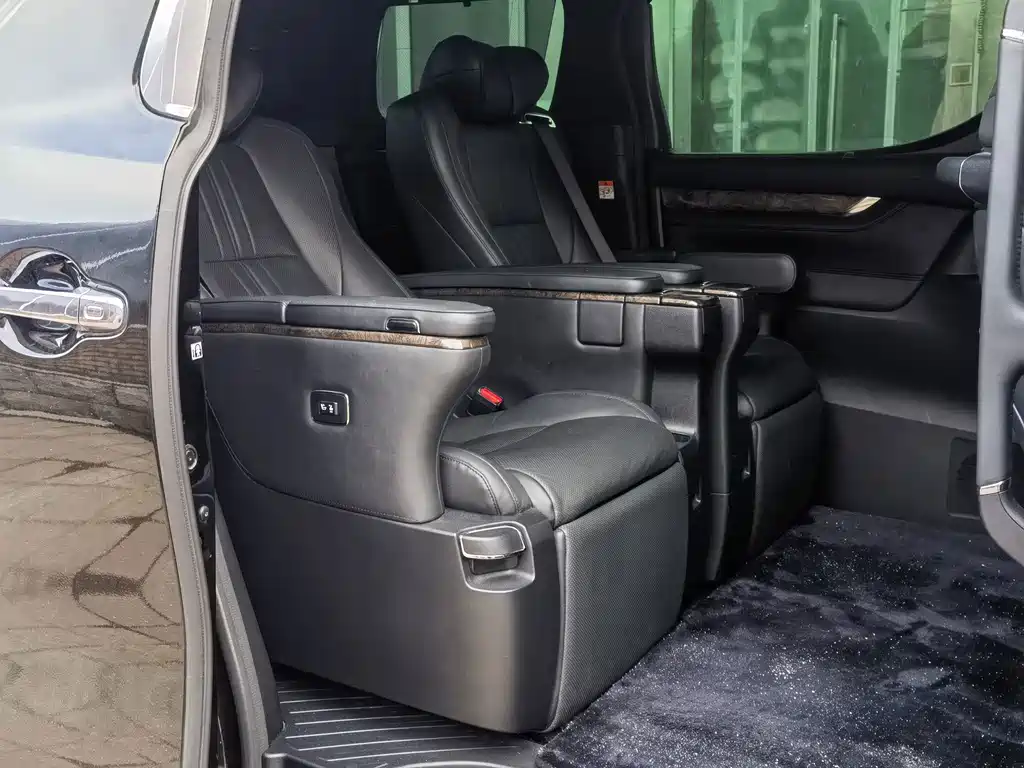 Toyota Vellfire — миниатюра 11