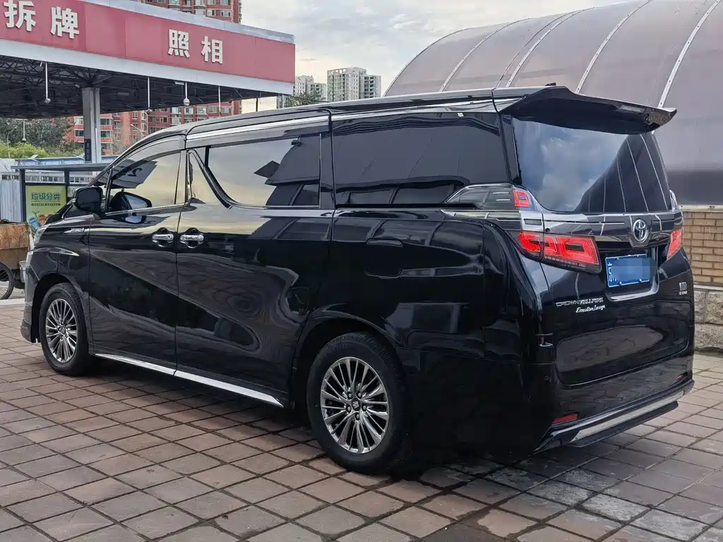 Toyota Vellfire — миниатюра 13