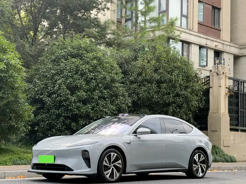 NIO ET5
