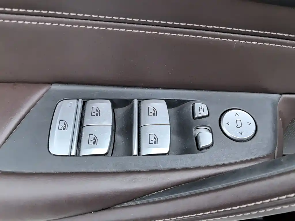 BMW 5 Series New Energy — миниатюра 9
