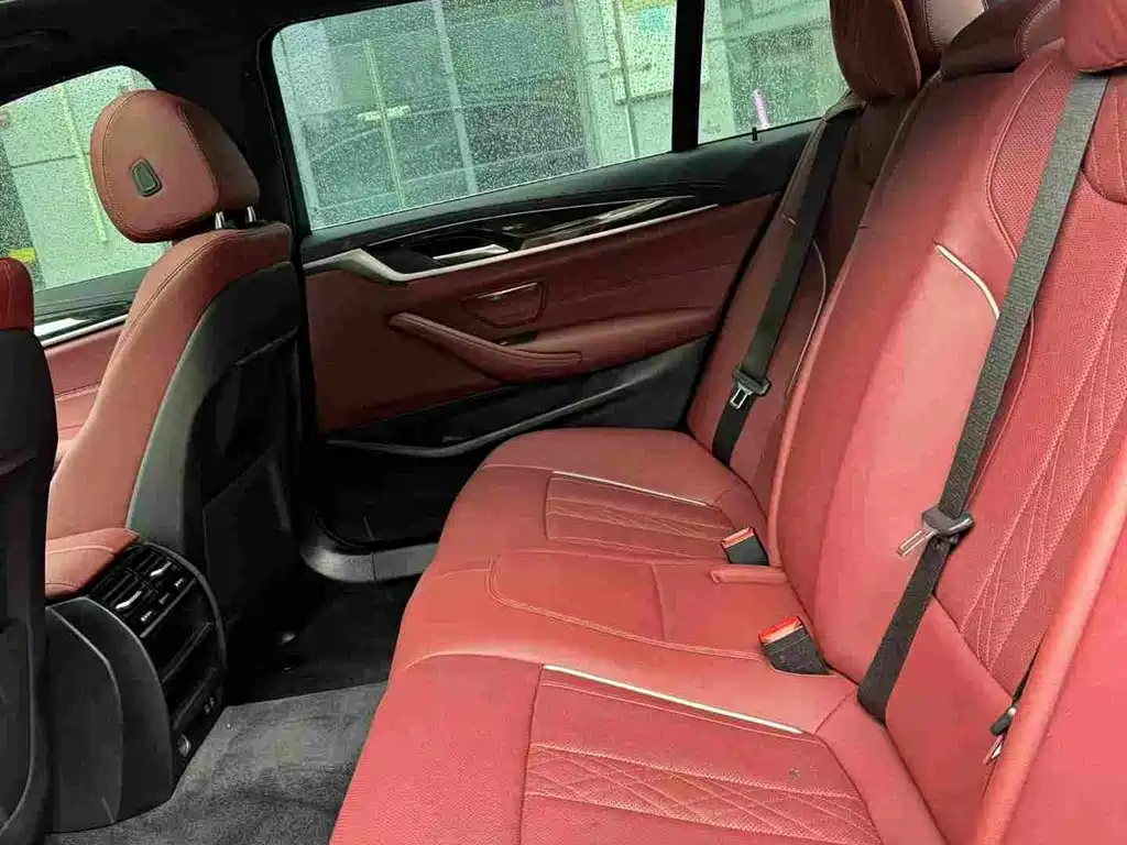 BMW 5 Series — миниатюра 10