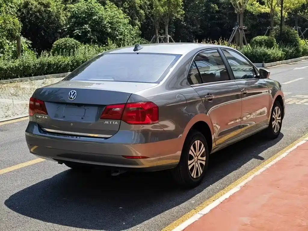 Volkswagen Jetta — миниатюра 7
