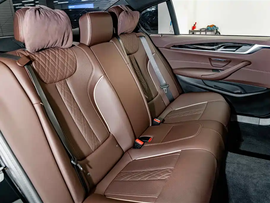BMW 5 Series — миниатюра 22