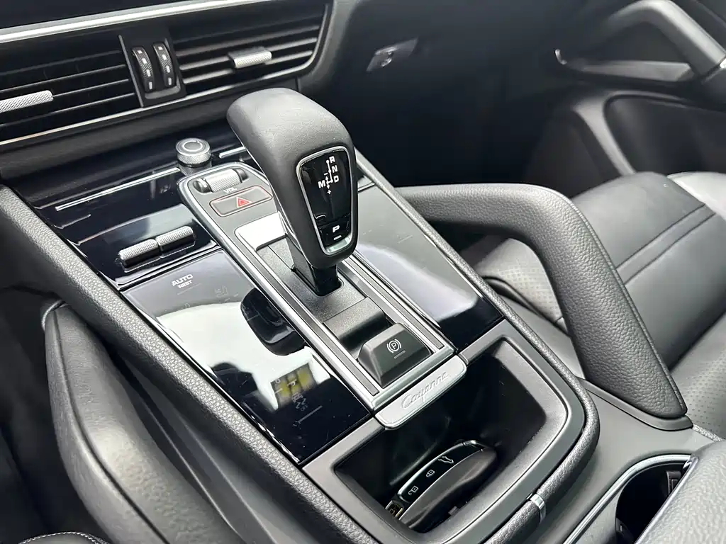 Porsche Cayenne — миниатюра 8