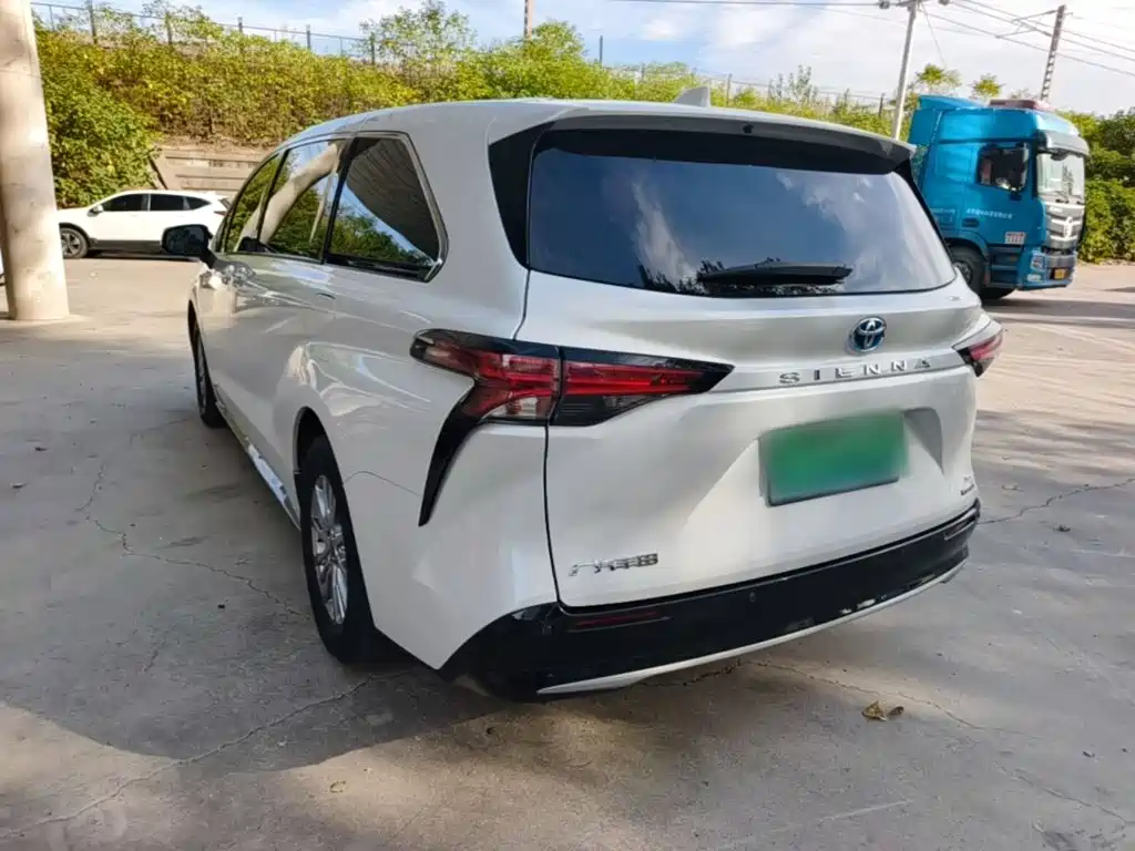 Toyota Sienna — миниатюра 5