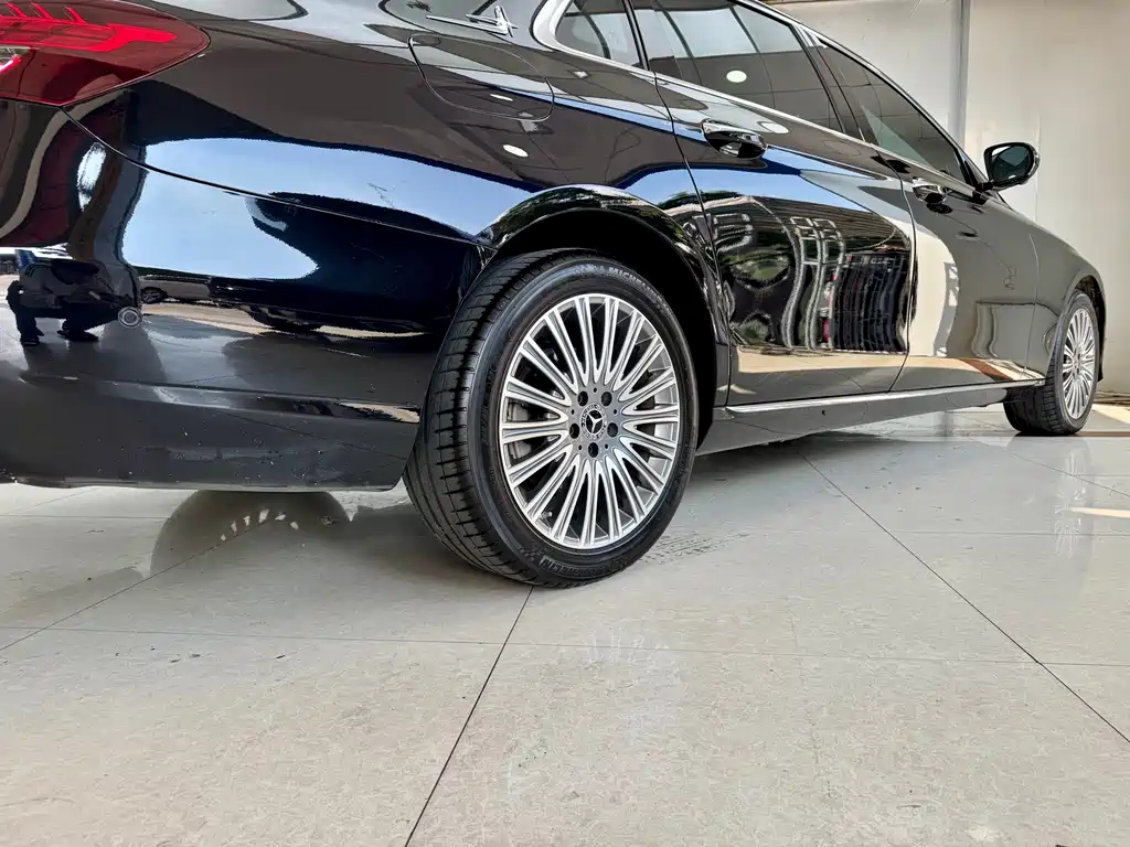 Mercedes-Benz E-Class — миниатюра 21