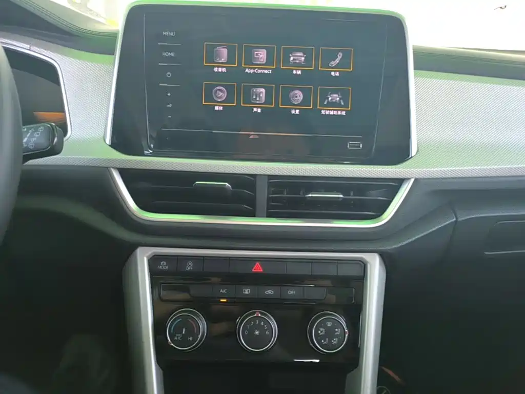 Volkswagen T-Roc — миниатюра 13